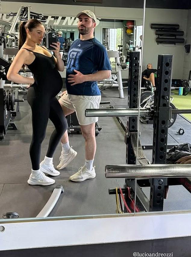 В заключение, Калпо сделала ещё одно селфи в зеркале с другом и фотографом Люцио Андреоцци, который сопровождал модель в спортзал.