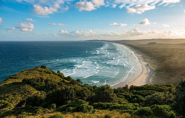 Сатирический аккаунт Lords Of Byron Bay подлил масла в огонь, опубликовав "спойлеры" White Lotus, намекающие на Байрон-Бей как на новое место действия.