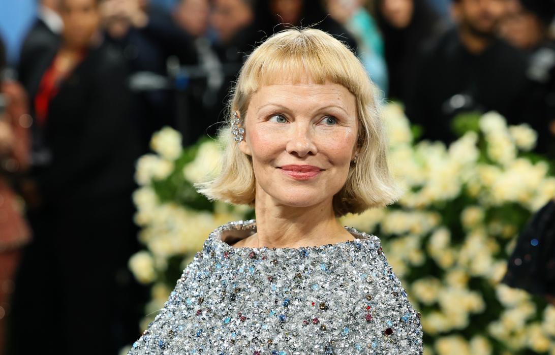 Памела Андерсон объяснила странную причёску на Met Gala 2025