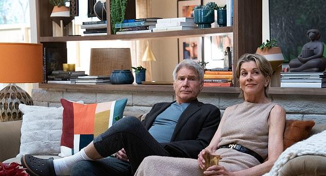 В сериале пожилой актер играет терапевта доктора Пола Роудса, сталкивающегося с болезнью Паркинсона. На фото с коллегой Венди Малик.