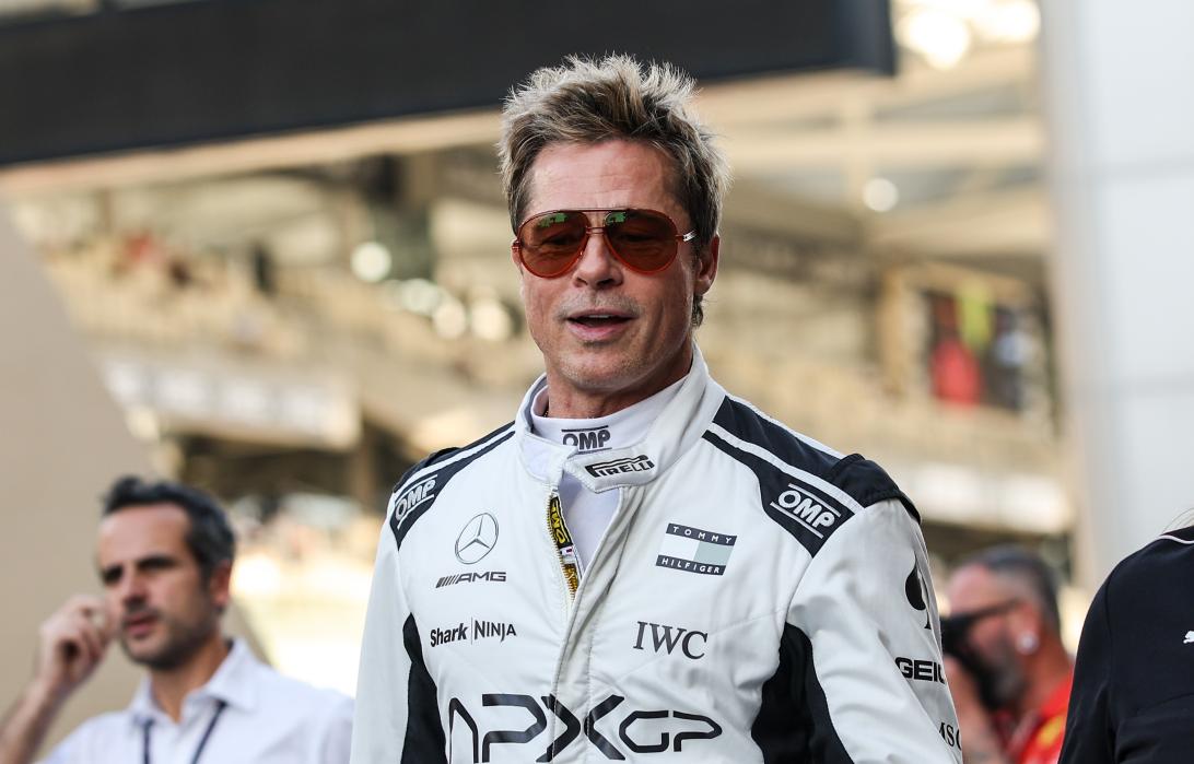 Брэд Питт снова в центре внимания благодаря новой причёске