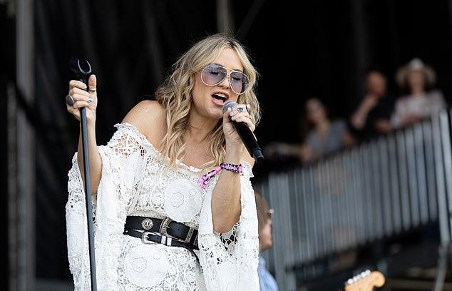 Кейт Хадсон выступила на музыкальном фестивале Bottlerock в Напе, Калифорния, в минувшие выходные