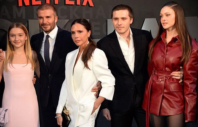 Никола Пельтц обязана явиться в суд по делу о смерти ее собаки Налы