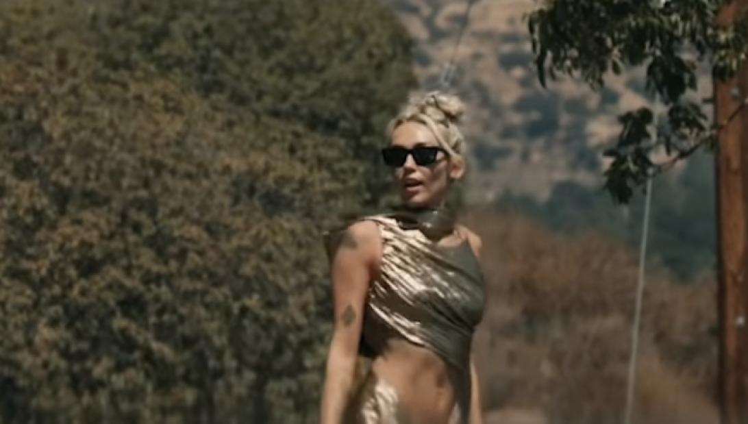 Между Майли Сайрус и Дженнифер Лоуренс нет вражды