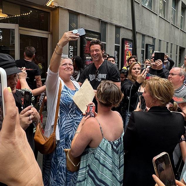 Хью Джекман впервые появился на публике после того, как его бывшая жена Деборра-Ли Фернесс подала на развод