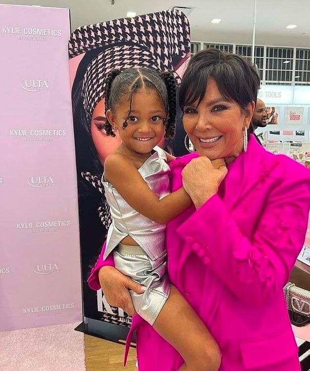 Кайли Дженнер поделилась мечтами о будущем дочери Сторми и рассказала, что однажды не прочь сама попробовать себя в роли «мамаджера»