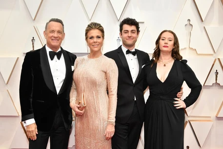 Том Хэнкс высоко оценил откровенные новые мемуары своей дочери Е.А. Хэнкс