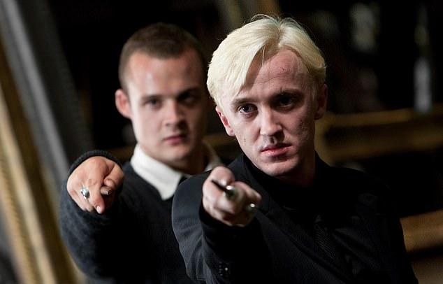 Том Фелтон объявил о возвращении к роли Драко Малфоя спустя более чем десять лет после выхода финального фильма о Гарри Поттере… и поклонники в слезах от этой новости