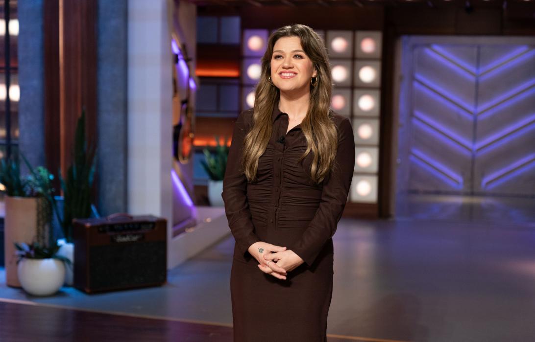 Ведущая Келли Кларксон в эфире своего шоу "Kelly Clarkson Show".