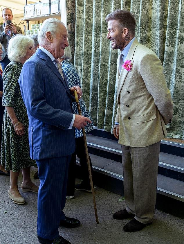 Дэвид Бекхэм будет посвящен в рыцари, а Виктория станет леди Бекхэм