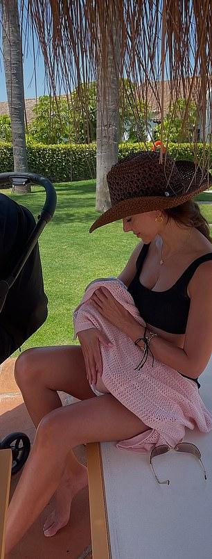 Мишель Киган (38) показала в Instagram потрясающие фото первого зарубежного отпуска своей двухмесячной дочери Пальмы.
