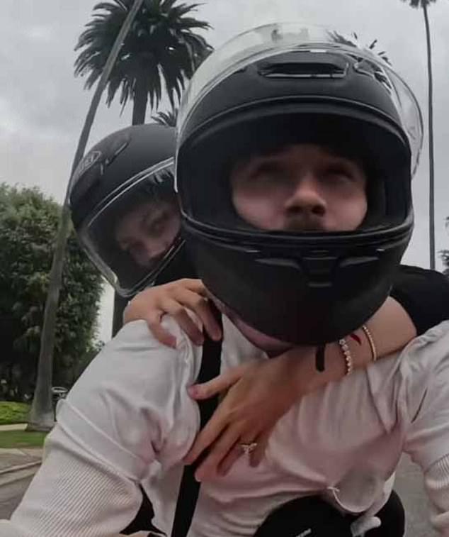 В майском видео в Instagram Бруклин, видимо, выразил позицию по разладу с семьей, поклявшись в верности Николе.
