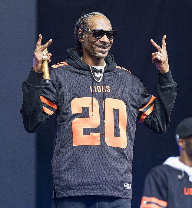 Snoop Dogg планирует открыть бургерный фудтрак на культовом британском футбольном стадионе.