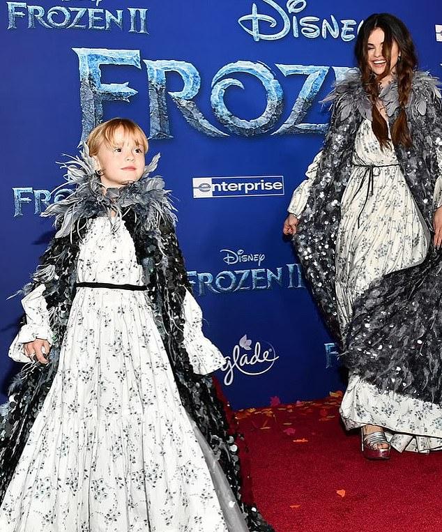 На седьмом фото они были в полном косплее на премьере мультфильма «Холодное сердце II» в 2019 году.