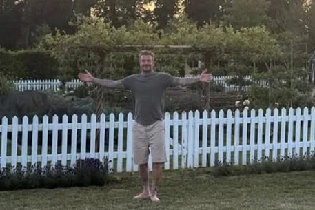 Дэвид Бекхэм довел жену Викторию до приступа смеха своими последними садовыми приключениями, сделав очень удивительное открытие на своей грядке с морковью