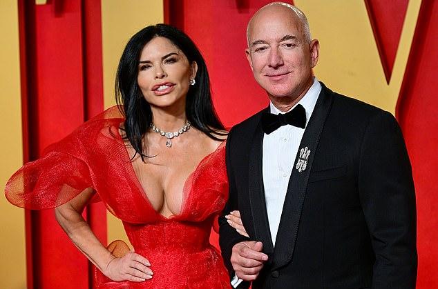 Свадьба Джеффа Безоса: Миллиардер и Лорен Санчес начали в Венеции с пенной вечеринки, несмотря на предостережения врачей