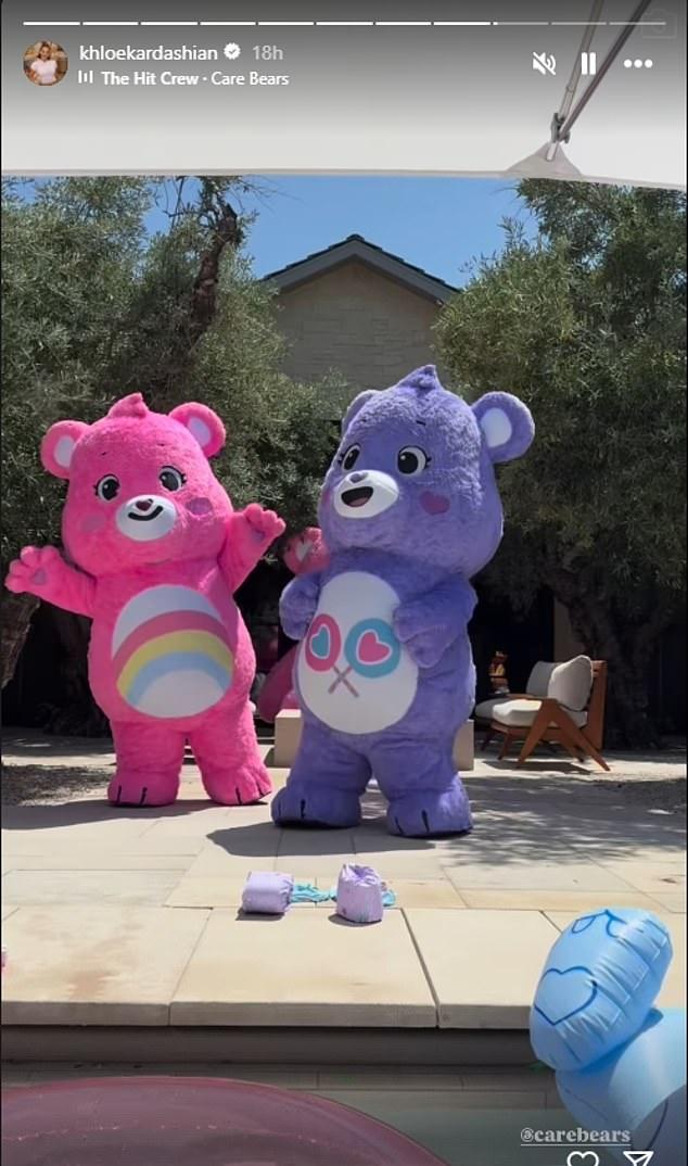 Даже ростовые Мишки Care Bears присутствовали.