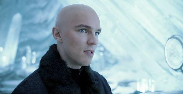 В начале месяца Warner Bros. выпустили трейлер "Супермена". Он вызвал ажиотаж, и фанаты ринулись мгновенно раскупать билеты.