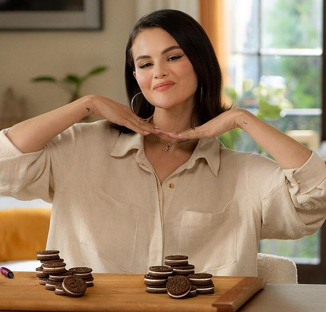 Селена объявила, что рада сотрудничеству с Oreo! Она создала свой вкус и с нетерпением ждет, когда все смогут его попробовать.