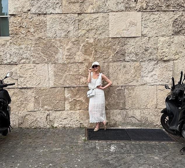 Линдси Лохан показала сына Луая на милых снимках с отдыха в Италии