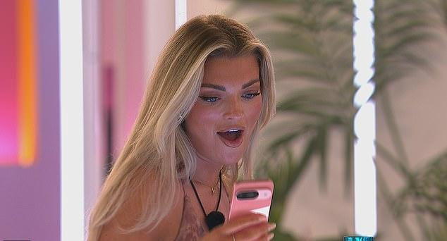 Поклонники Love Island в шоке от старых фото Елены Форд, показывающих, как она выглядела раньше