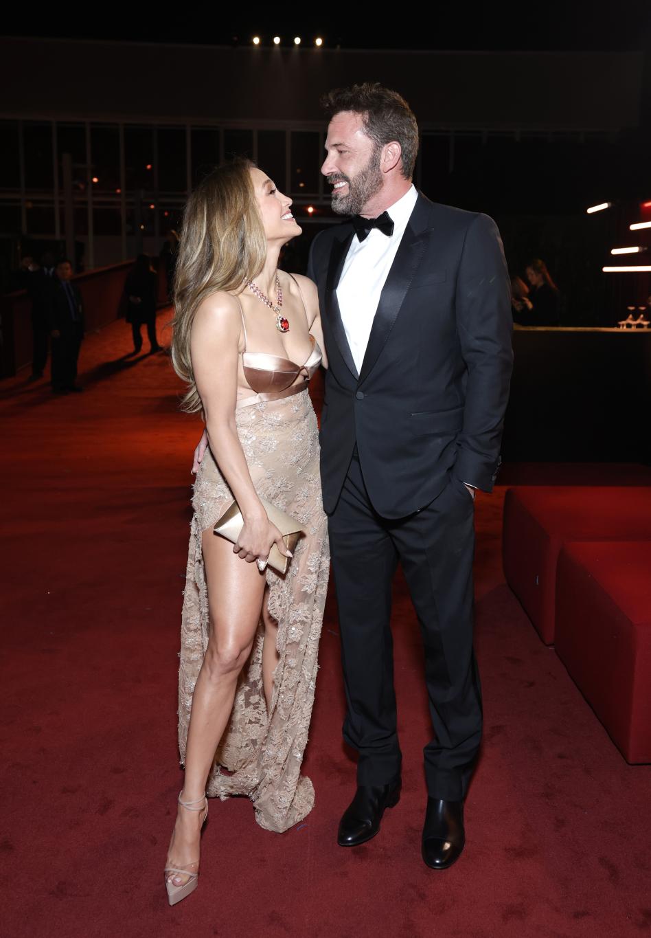 Дженнифер Лопес и Бен Аффлек на Гала-вечере LACMA Art+Film 2023, представленном Gucci, в Музее округа Лос-Анджелес 4 ноября.