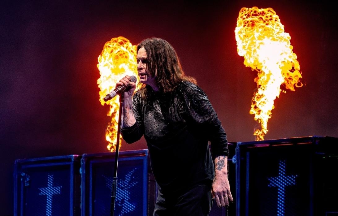 Оззи Осборн вышел на сцену с Black Sabbath во время заключительного концерта их последнего турне.