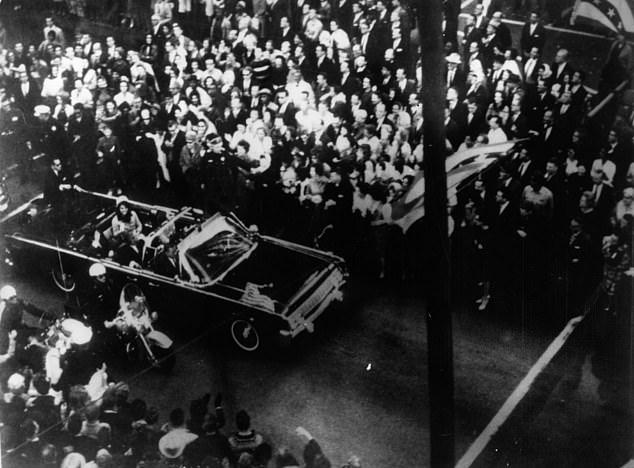 Чарльз, заявлявший об убийстве Кеннеди (1963), заключен в тюрьму за убийство федерального судьи Джона Вуда-младшего в 1979.