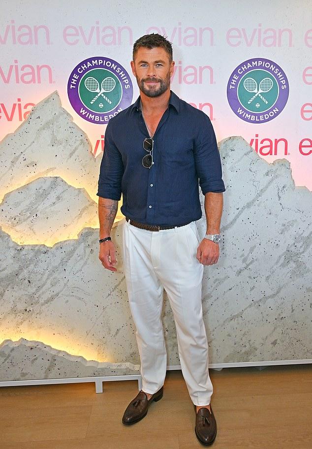 Крис Хемсворт посетил VIP-ложу Evian в последний день Уимблдона без жены Эльзы Патаки.