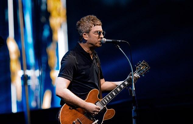 Лиам Галлахер пьет яблочный уксус в туре Oasis после отказа от алкоголя