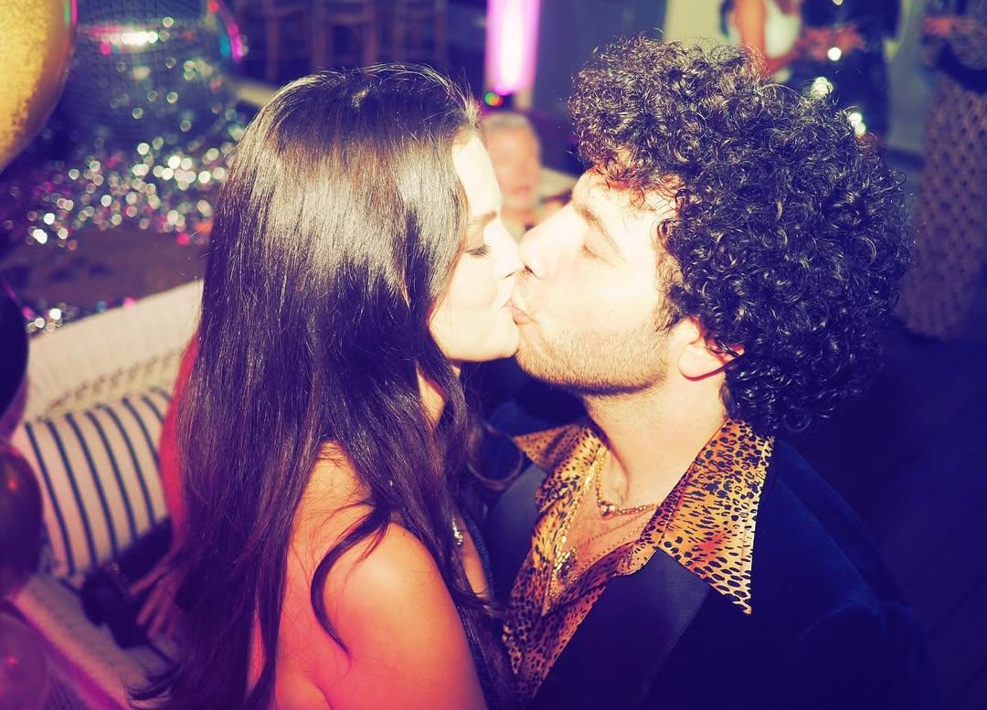 Селена Гомес рассказала, какой необычный десерт она хочет подать на своей предстоящей свадьбе с Бенни Бланко