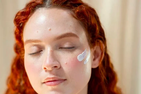 Переходный период: Как адаптировать уход за кожей лица с лета на осень