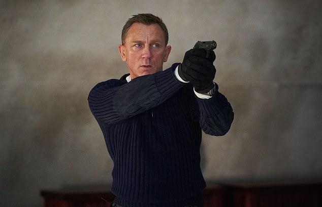 Стивен напишет сценарий нового фильма о 007, исполнив свою давнюю мечту.