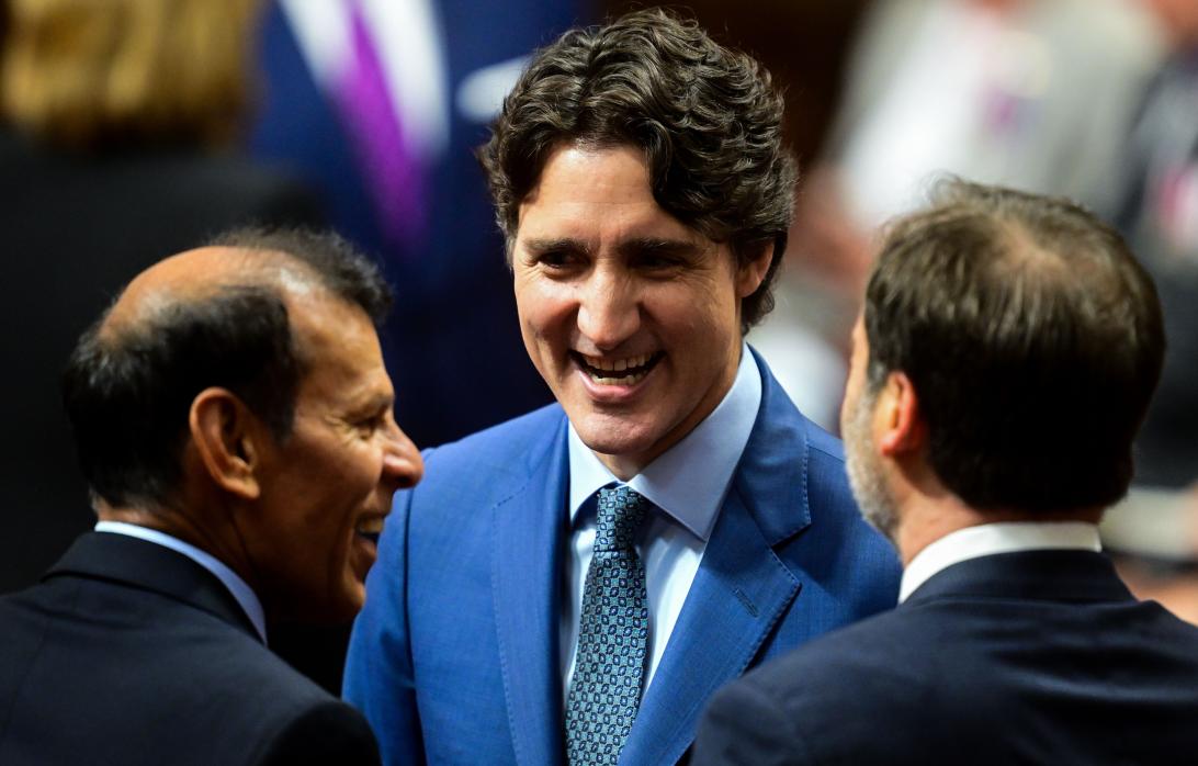 Орландо Блум поддержал сатирический пост, высмеивающий слухи о романе его бывшей Кэти Перри с бывшим премьер-министром Канады Джастином Трюдо