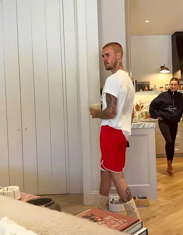 В пятницу известный певец показал подписчикам в Instagram свой особняк в Беверли-Хиллз за $26 млн, который он делит с Хейли.
