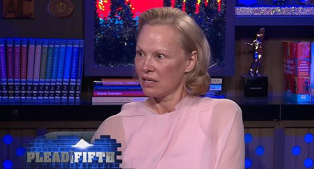 Памела Андерсон наконец отреагировала на вирусные обвинения: Меган Маркл "содрала" её кулинарное шоу для сериала Netflix «With Love, Meghan».
