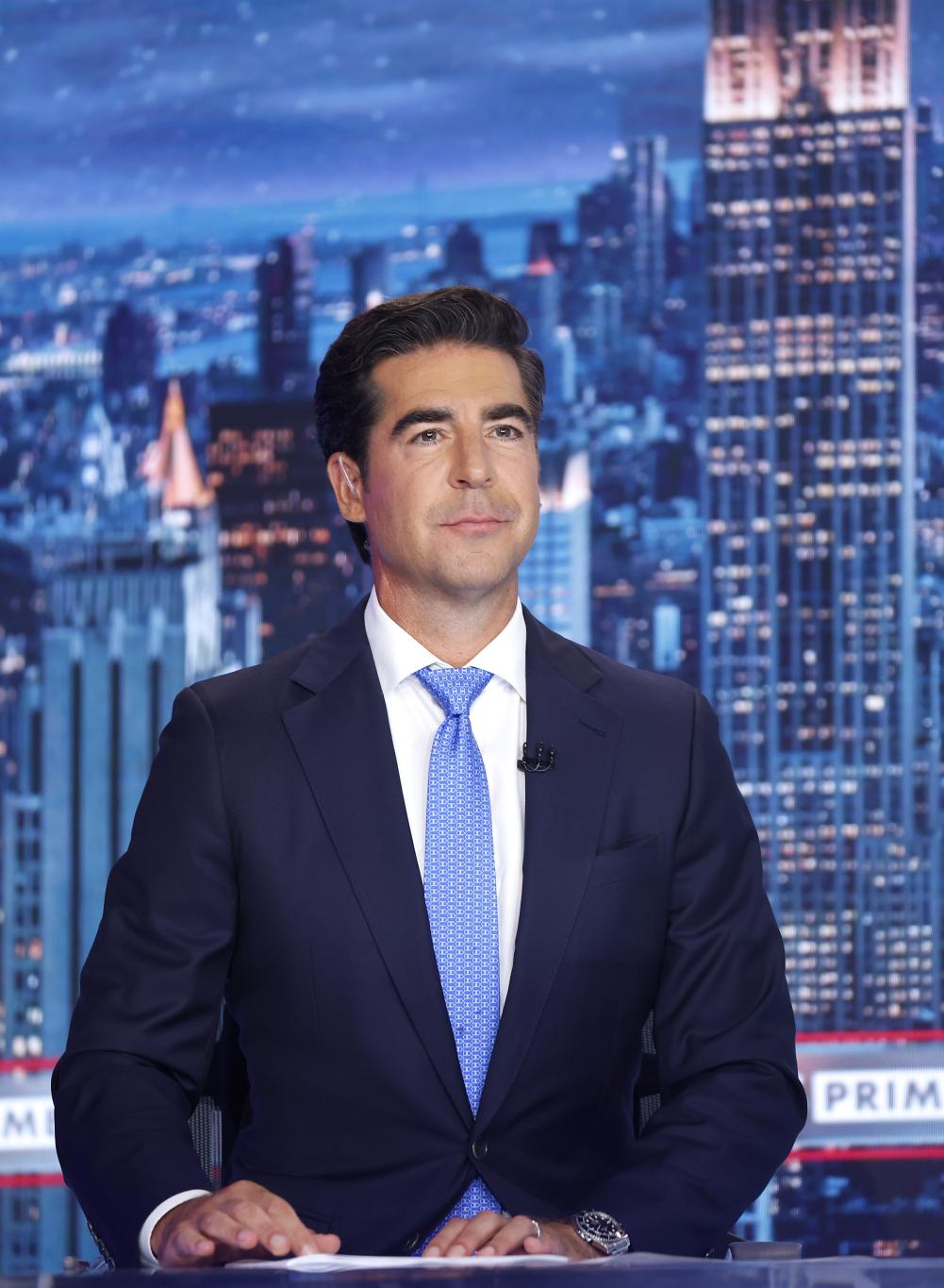 Джесси Уоттерс ведет свое шоу «Jesse Watters Primetime» на Fox News.