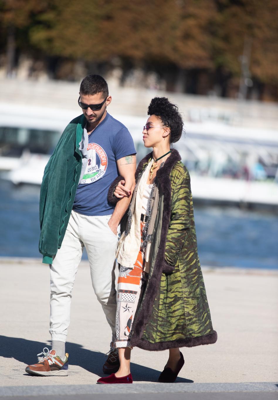 Шайа ЛаБаф и FKA Twigs замечены гуляющими по Парижу.