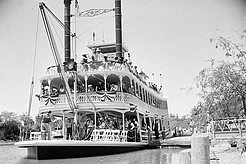 Как Уолт Дисней представил миру тематические парки Диснейленд