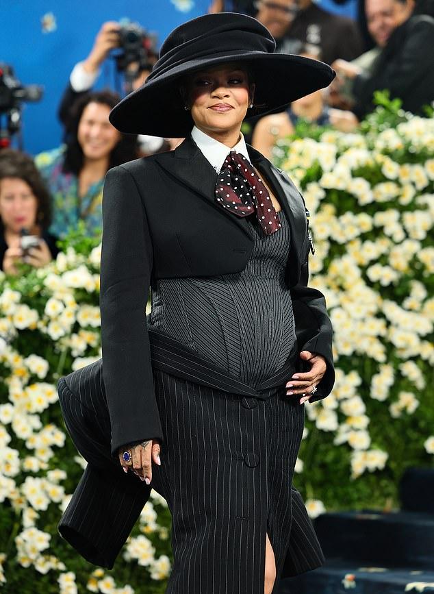 Она раскрыла свою беременность перед Met Gala в мае, где блистала и поделилась мыслями о положении на красной дорожке.