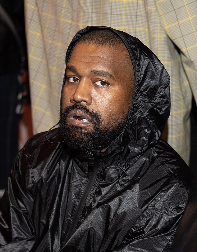 Поклонники Yeezy возмущены: заказы Канье Уэста не приходят более восьми месяцев.
