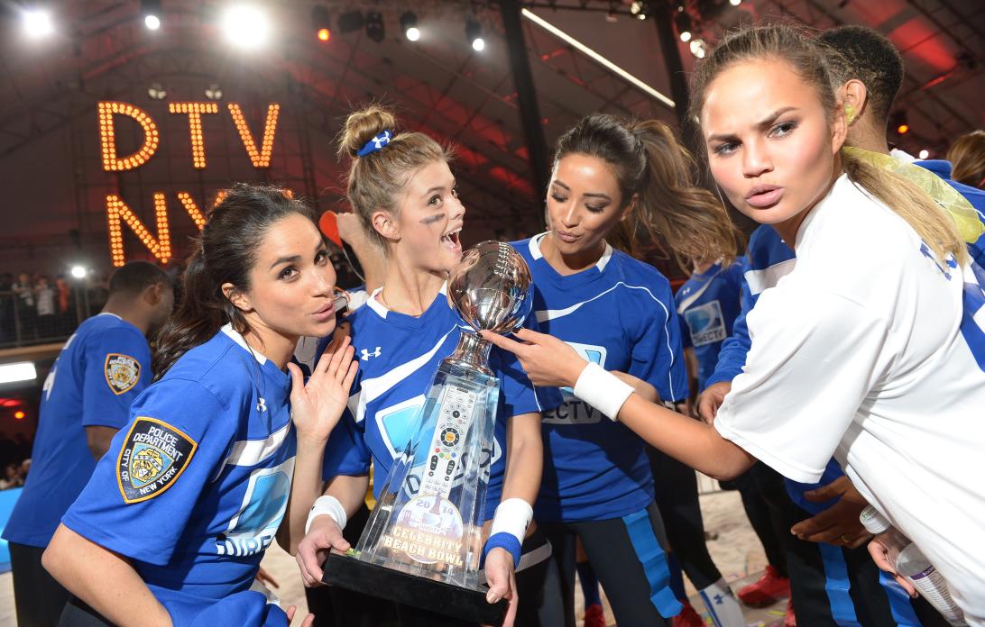 Меган Маркл, Крисси Тейген, Нина Агдал и Шей Митчелл на DirecTV Beach Bowl 2014 года.