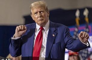 Танцор повторил энергичные качания Трампа из стороны в сторону с покачиванием бедер (на фото).