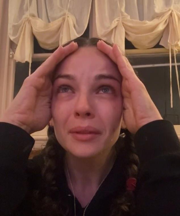 Неясно, какие правила нарушила Эбби, но эта прямолинейная медиаперсона никогда не выбирает слов, выражая мнение онлайн.