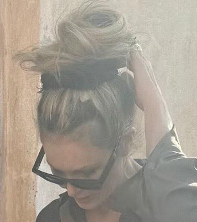 Недавнее фото Элль Макферсон подтвердило давний слух о волосах модели