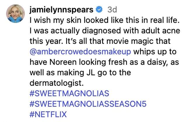Она поблагодарила визажистку Эмбер Кроу за подготовку к съемкам ее сериала Netflix «Sweet Magnolias».
