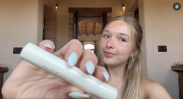 Младший из четырех детей Дэвида Бекхэма опробовал ее новинки: Colour Wash и Posh Balm.