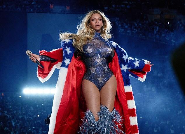 Бейонсе прославилась с R&B-группой Destiny's Child, а затем начала рекордно успешную сольную карьеру (на фото в июле).