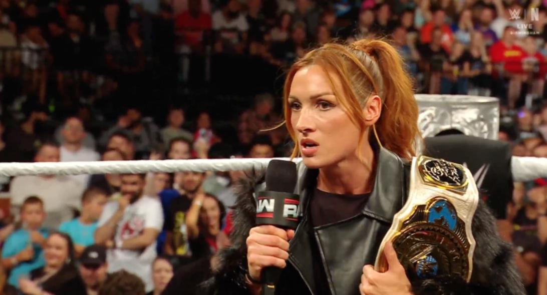Бекки Линч в эфире Monday Night Raw.