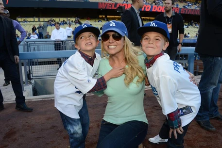 Сэм Асгари опроверг утверждение Бритни Спирс о том, что их недолгий брак был «фальшивым отвлечением» от ее семейной драмы